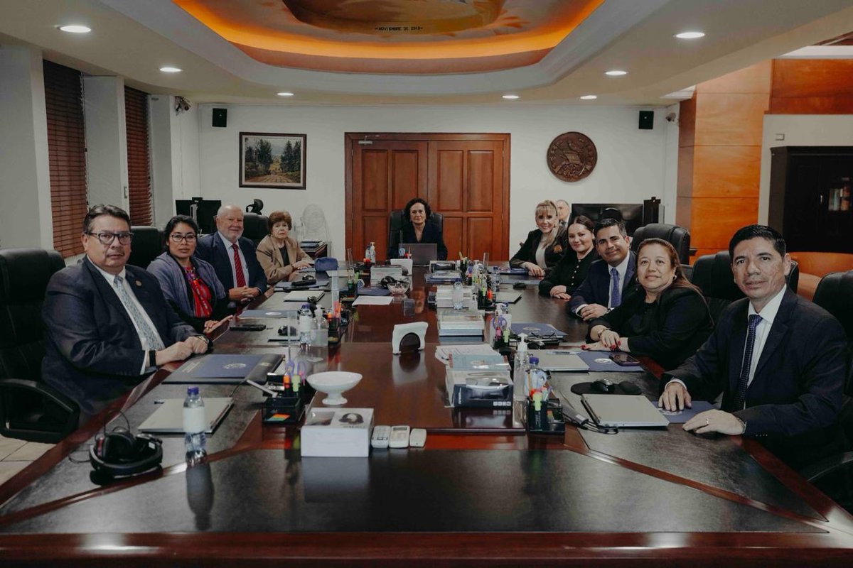 VicenteCarrera_'s tweet photo. Pues costa que se me viene a la mente: Jimmy Morales y Giammattei desobedecieron  a la @CC_Guatemala, varias veces. https://t.co/R3n9K1S3jc