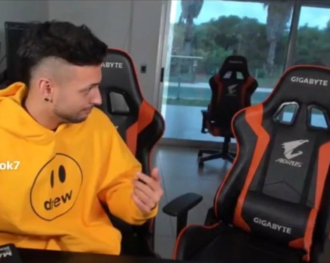 -chocolate negro o blanco?
-emi??