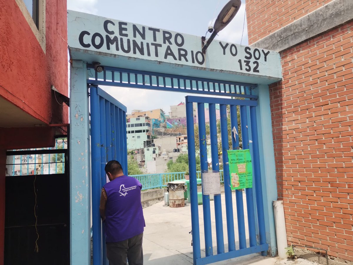 Distrito27IECM's tweet image. El personal de la #DD27 inicio la colocación de carteles con los listados de la ubicación de la Mesas Receptoras de Votación y Opinión para la Jornada Electiva y Consultiva del próximo 3 de mayo

#SomosDD27
#HazLaLuchaPorTuComunidad