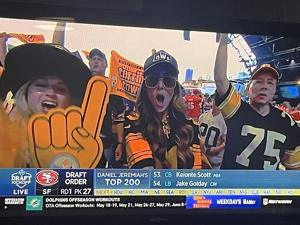 Sean Ross Sapp of Fightful.com tweet media