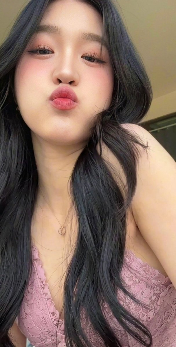 FAYE512222's tweet image. เป็นแฟนคลับสายซัพพอร์ตค่ะ ไม่เน้นสั่งการ เน้นนั่งยิ้มเวลาเจอพี่ฝ้ายและน้องอะตอมก็พอ เราเป็นแค่แฟนคลับไม่ต้องสั่งให้ศิลปินทำตามใจเราทุกอย่างหรอก อย่าทำตัวเหมือนเป็นเจ้าชีวิตพี่เค้าเลย ที่พวกเค้าทำให้เรามันก็ดีที่สุดแล้วนะ

#FayePeraya  #AtomPariya 
#FayeAtom