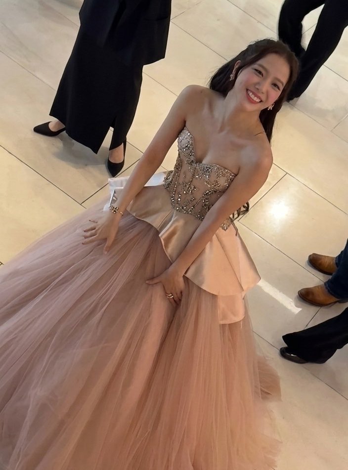 추종자 tweet media