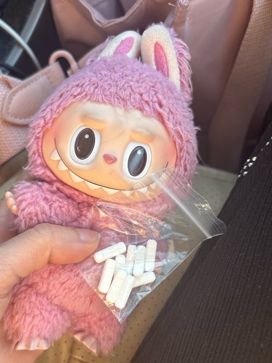 lobotomizeash's tweet photo. feeling like a kid on christmas day #drugtwt https://t.co/Aj210bGab4