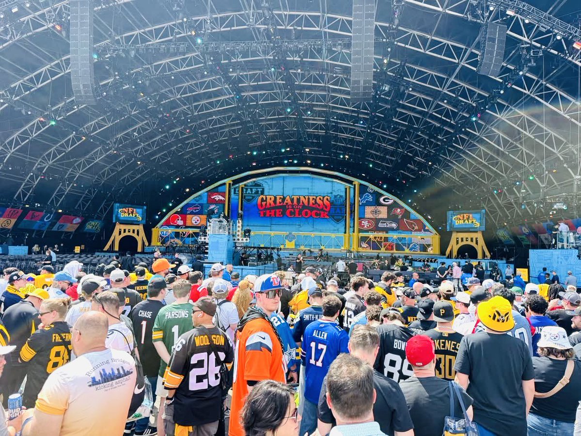 PittGuru's tweet image. Minutes away from starting!  Let’s go!

#NFLDraft #HereWeGo