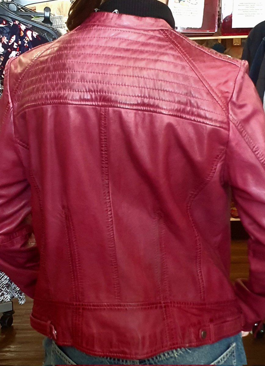 BiscuitLauncher's tweet image. The leather jacket I bought today 🤤🤤❤️❤️❤️ #leatherjacket