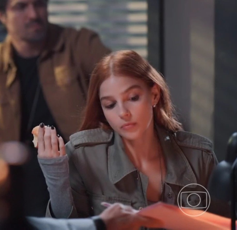 quando eu sei que a lorena mandou ela levar essa maçã mas não posso provar