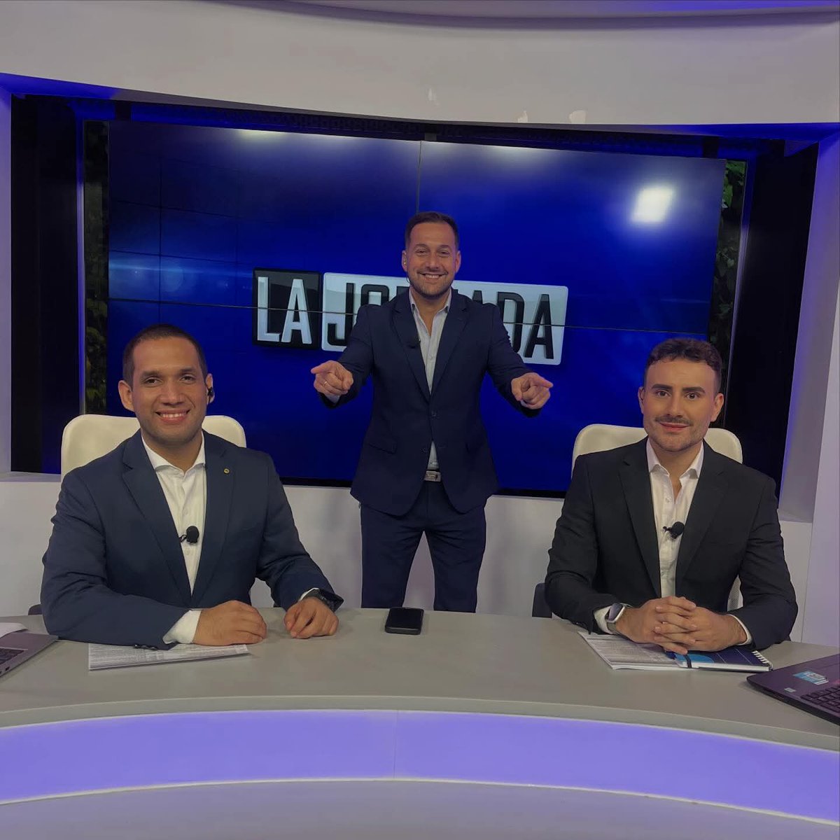 ivanpaezpy's tweet photo. #LaJornada como cada noche a las 21 hs por @npyoficial 
Equipo completo con @CarlosGomezPy y @kikecasanovapy 

#NosConecta https://t.co/uJTPTHejqn