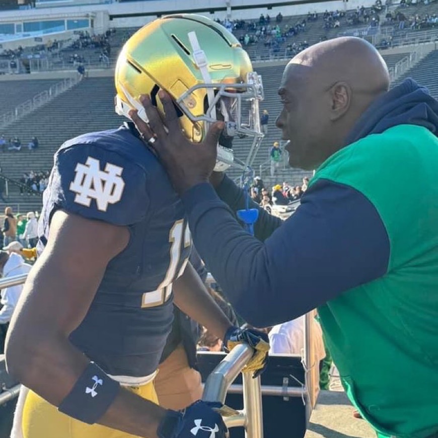 jacksoble56's tweet photo. An emotional Jeremiyah Love: "My dad was the first person that believed in me, and he sacrificed a lot to get me to this point."

Jason Love has given Jeremiyah a heart-to-heart pregame speech before every game since he was six years old. https://t.co/4iRiDrnLJw