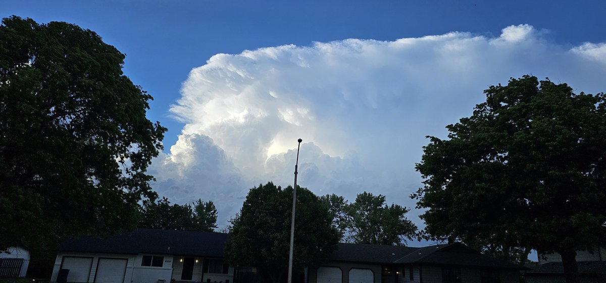 only1wardo's tweet photo. @ryanhallyall North Of Wichita, KS https://t.co/5KAqU1m9Pm