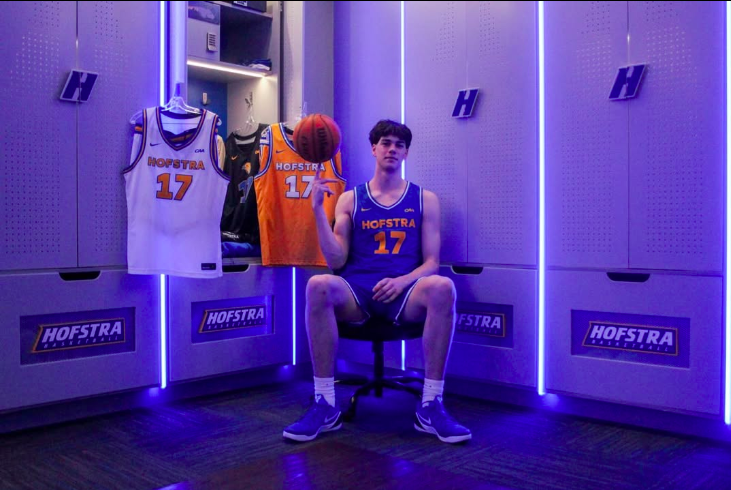 BasketHoopz's tweet photo. JUCO transfer 7' C Riley Dunn has committed to Hofstra, he's told me. https://t.co/FV2pIHyqPX