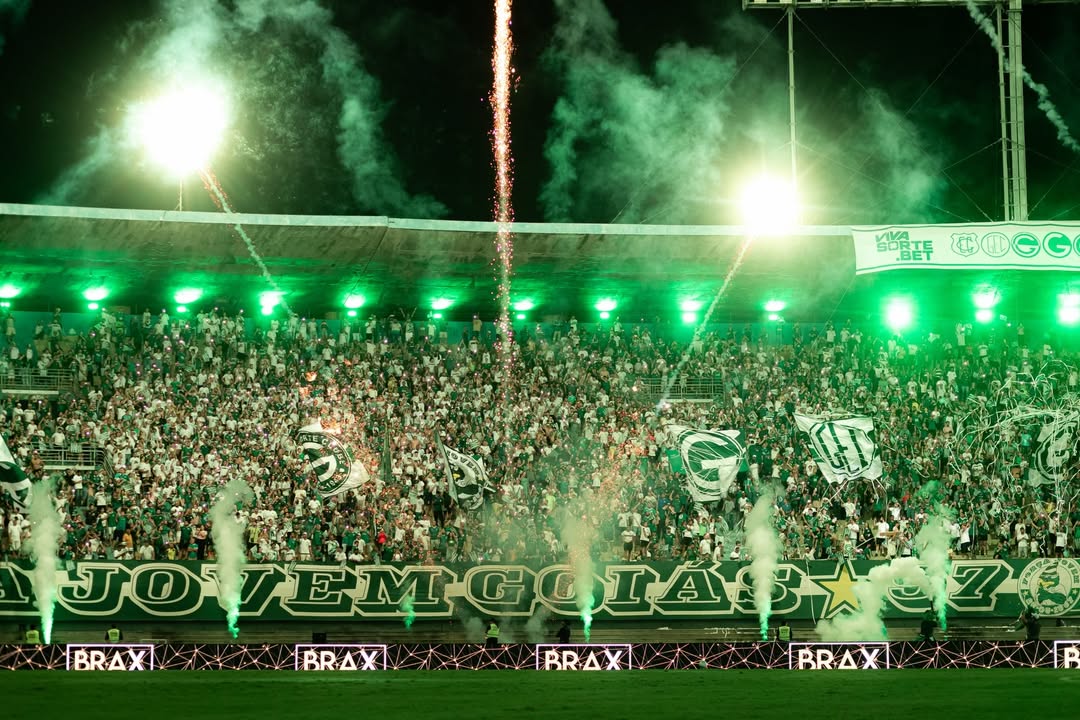OCantoOficial's tweet photo. Força Jovem e demais torcedores do Goiás na partida contra o Cruzeiro, ontem, pela Copa do Brasil.

O jogo foi o último antes do fechamento do Serra Dourada, que passará por reformas.

(📸 @goiasoficial) https://t.co/LuyTql0hkP