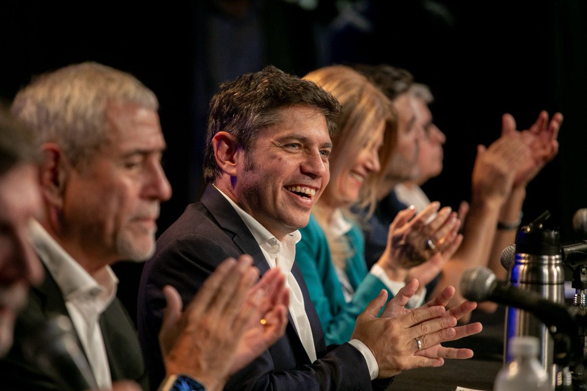 JavoRodriguezL's tweet photo. Menos escuela austriaca y más escuela pública argentina. 

Acompañé a @kicillofok, @AlbertoSileoni y @flaviaterigi en el lanzamiento del @MDFEducacion.

La educación pública tiene que ser uno de los pilares de un proyecto de país con justicia social y soberano. https://t.co/UBqkNE9xx6