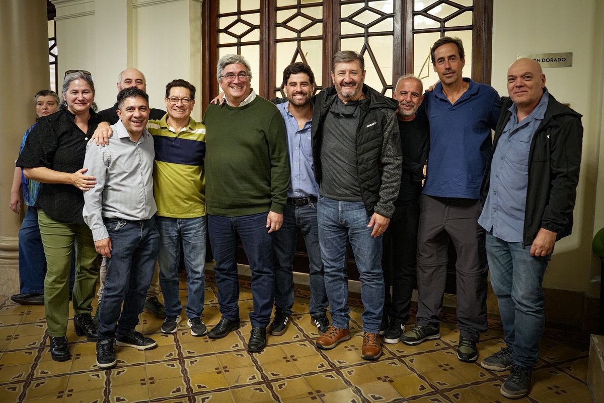 JavoRodriguezL's tweet photo. Menos escuela austriaca y más escuela pública argentina. 

Acompañé a @kicillofok, @AlbertoSileoni y @flaviaterigi en el lanzamiento del @MDFEducacion.

La educación pública tiene que ser uno de los pilares de un proyecto de país con justicia social y soberano. https://t.co/UBqkNE9xx6