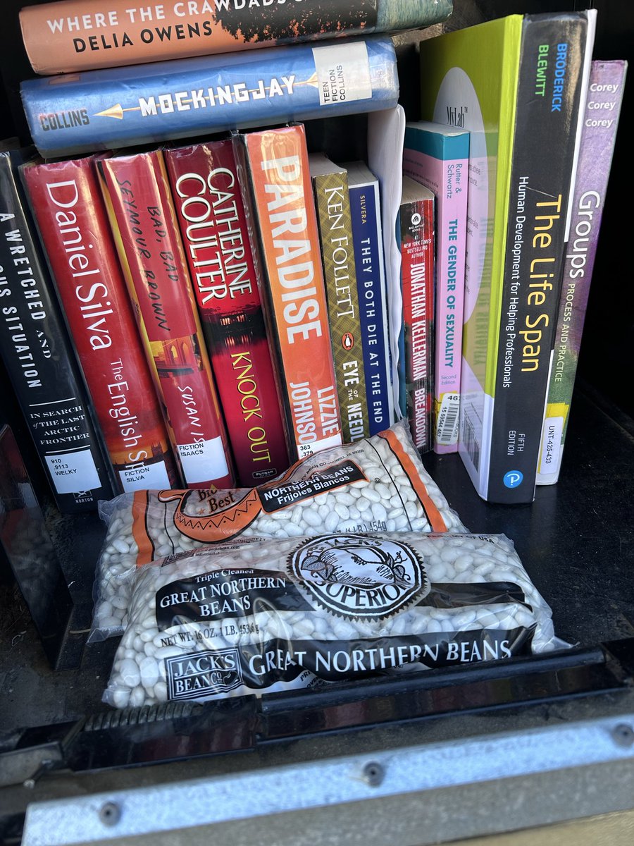 LittletonFree's tweet photo. Someone is giving away beans 🫘 https://t.co/DXKeKDc5OY