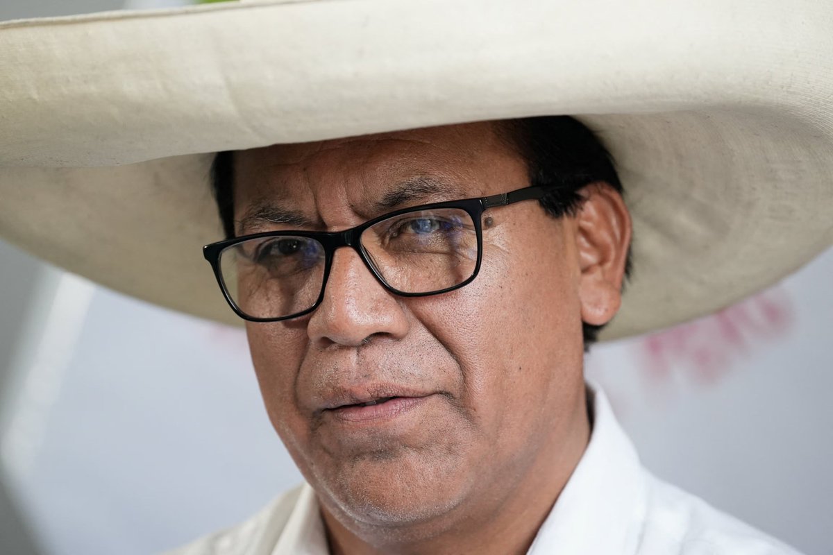 EL COLMO DE LOS COLMOS
💥 ESCÁNDALO: Firmas falsas y caligrafía clonada en las elecciones según un demoledor informe pericial.

Un informe pericial al que tuvo acceso Expreso reveló firmas apócrifas en 4.703 actas electorales de la ONPE, donde los rasgos caligráficos son