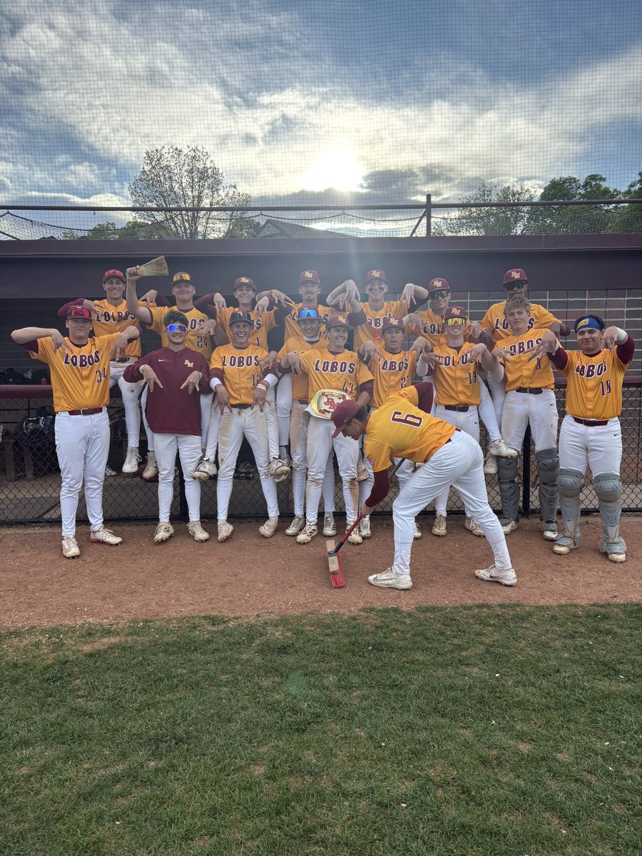 rocky_baseball's tweet photo. 10-3 W over Windsor! 

@BradMallette W, 4 IP, 2 ER, 9 Ks

Eli Murphy 4-4, 2 2B, HR, 4 RBIs

@Kai_Wagner2 2-3, 3 runs scored 

#dubsquad #fam https://t.co/OlKxAXZZAe