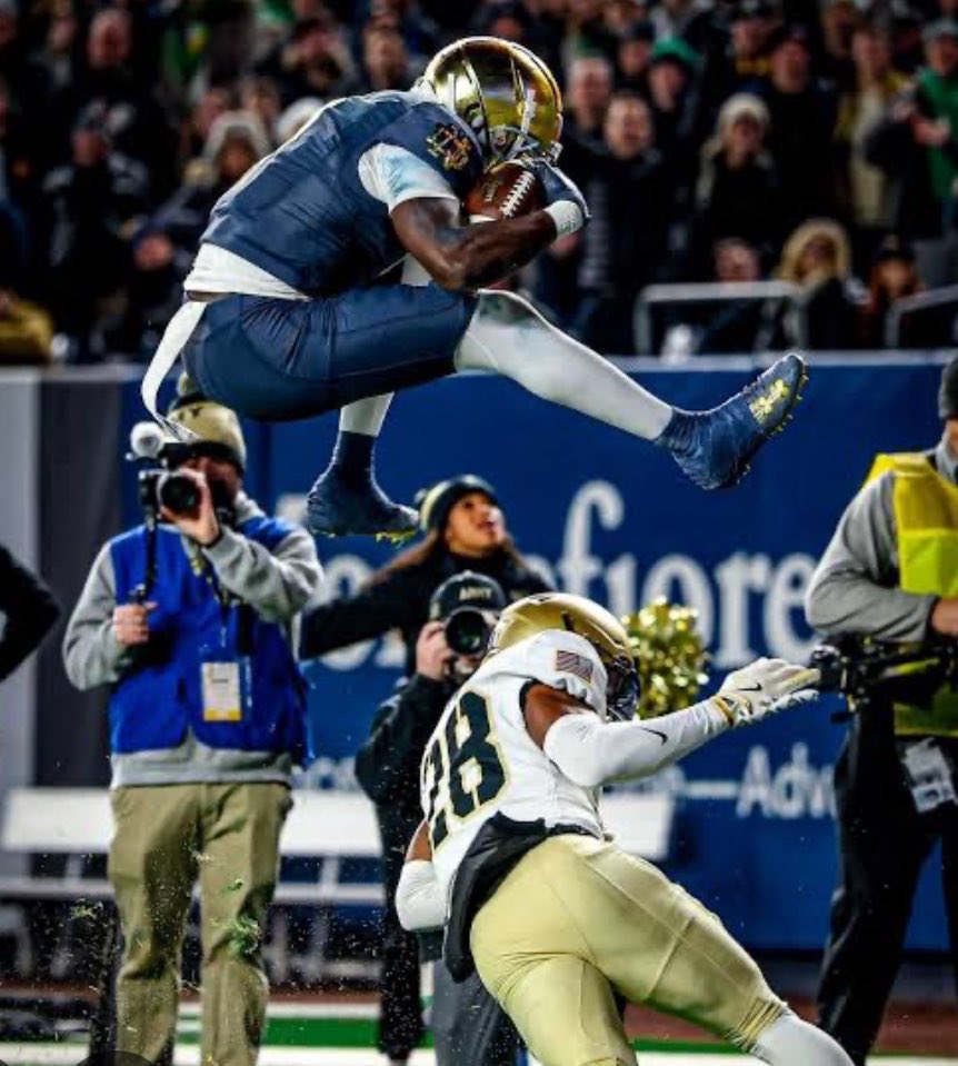 AlwaysIrishINC's tweet image. I love Marcus embracing Love’s dad the way he did . Jeremiyah is all you could ever want in a player &amp;amp; person . I also like how he said he’s going to put on for #NotreDame . So many guys get in the draft and it’s like college is all forgotten
