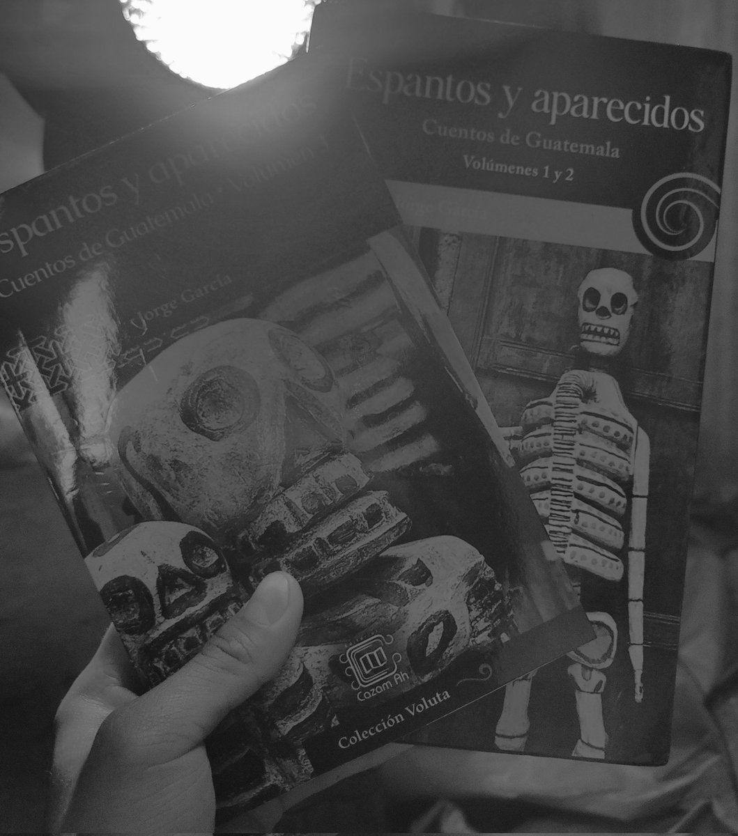 ymrakrad's tweet photo. Espere todo el día a que anocheciera para poder empezar a leerlos, sé que los voy a disfrutar. Gracias  @Yosh_G https://t.co/yTHKxhkwYo