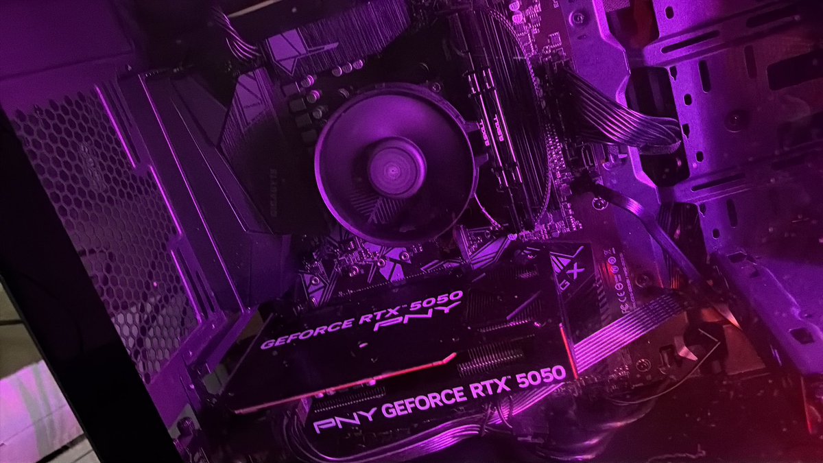 NexusBuildsPC's tweet photo. We just finished the Pc currently installing all necessary drivers and windows for the customer https://t.co/63Q9WZsEMt