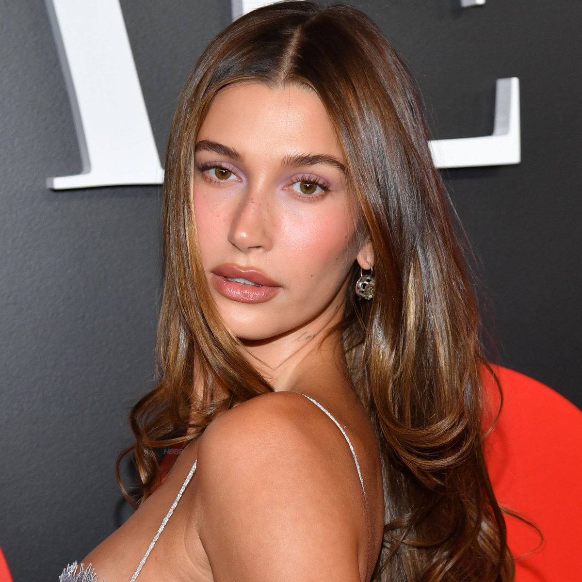 Face is pretty
Skin is skining