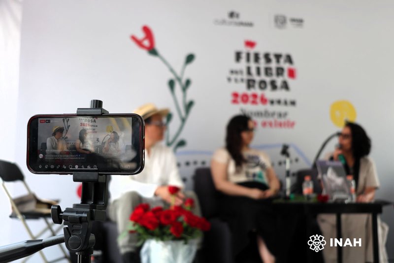 INAHmx's tweet image. #ÚltimaHORA 🚨 Revista Alquimia dedica número a las Mujeres detrás y frente a la cámara

• “Agencias, enunciaciones e imaginarios”, fue comentada en la Fiesta del Libro y la Rosa 2026.

Lee más: inah.gob.mx/boletines/revi…

📷 Eduardo Suárez, #INAH