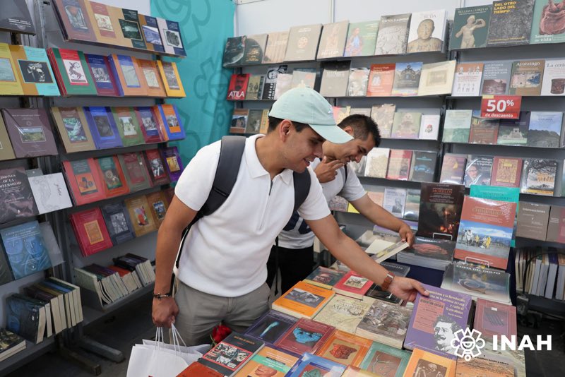 INAHmx's tweet image. #ÚltimaHORA 🚨 Revista Alquimia dedica número a las Mujeres detrás y frente a la cámara

• “Agencias, enunciaciones e imaginarios”, fue comentada en la Fiesta del Libro y la Rosa 2026.

Lee más: inah.gob.mx/boletines/revi…

📷 Eduardo Suárez, #INAH