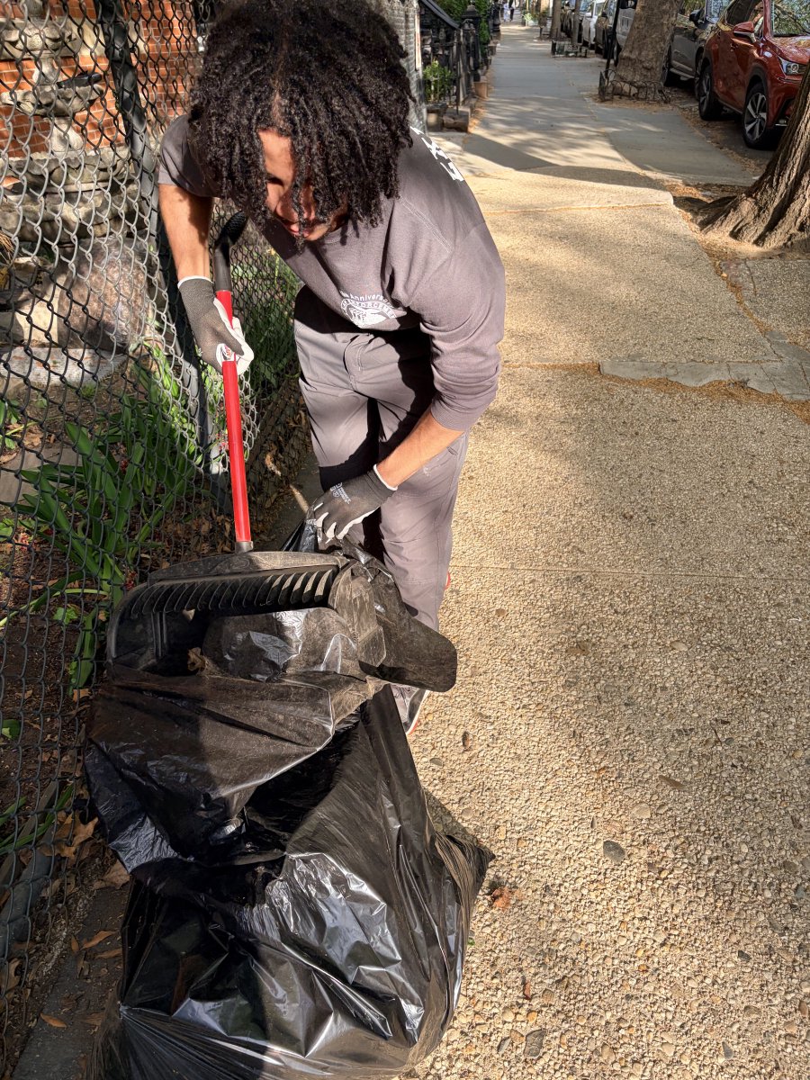 NYPD78Pct's tweet photo. Shoutout to the 78th Precinct Youth Explorers for helping 6th Avenue Bible Baptist Church with their spring clean-up! 🌱💪 Proud to see young leaders giving back and making a difference in the community. #CommunityStrong #YouthLeadership https://t.co/QwNo61UsYC