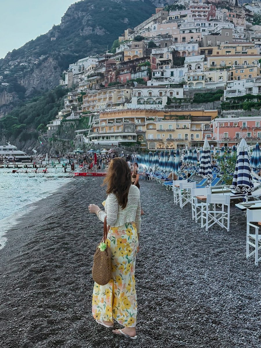 sanayakhan0's tweet image. Lost in the beauty of the coast where every view feels like a postcard. 
#Wanderlust #CoastalVibes #SummerStyle #TravelGram