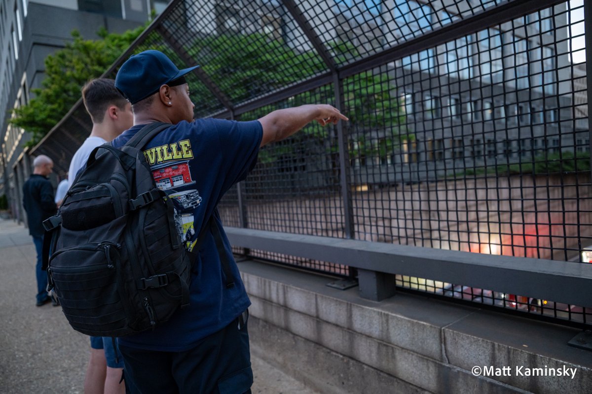 matty_kam's tweet image. Firefighters battled a burning Metrobus inside the 9th Street Tunnel during the evening rush, as thick smoke poured into the sky and traffic backed up across downtown Washington. #BREAKING #WashingtonDC