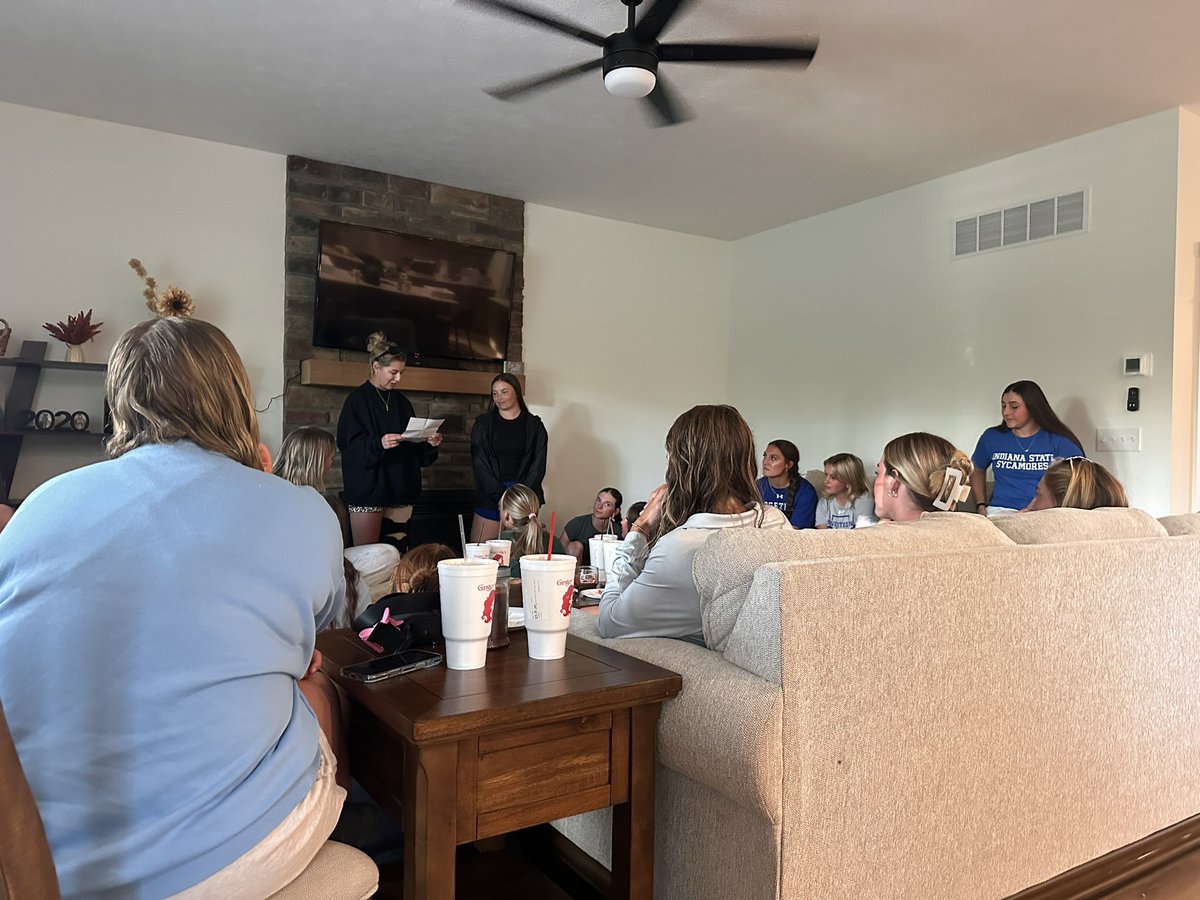 CoachWThees's tweet photo. Senior dinner where our underclassmen read speeches they write for each senior is always such a special night. These 5 have meant so much to Sycamore Softball 🥎. Bright futures ahead for all! 💙 #RollTrees https://t.co/33pHSKoxyZ