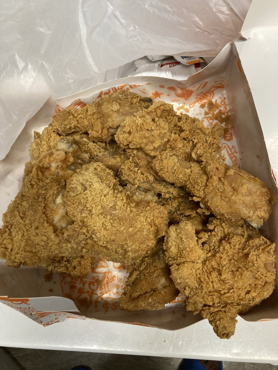 JioAlmighty's tweet photo. @Popeyes I told the lady “nobody in my house eats thighs” she told me there might be a couple in there because it’s mixed and I would have to wait 10 minutes. I waited 20 and got this. Not one piece of white meat chicken and the world’s smallest drumsticks. https://t.co/7lFZ3AhKDM