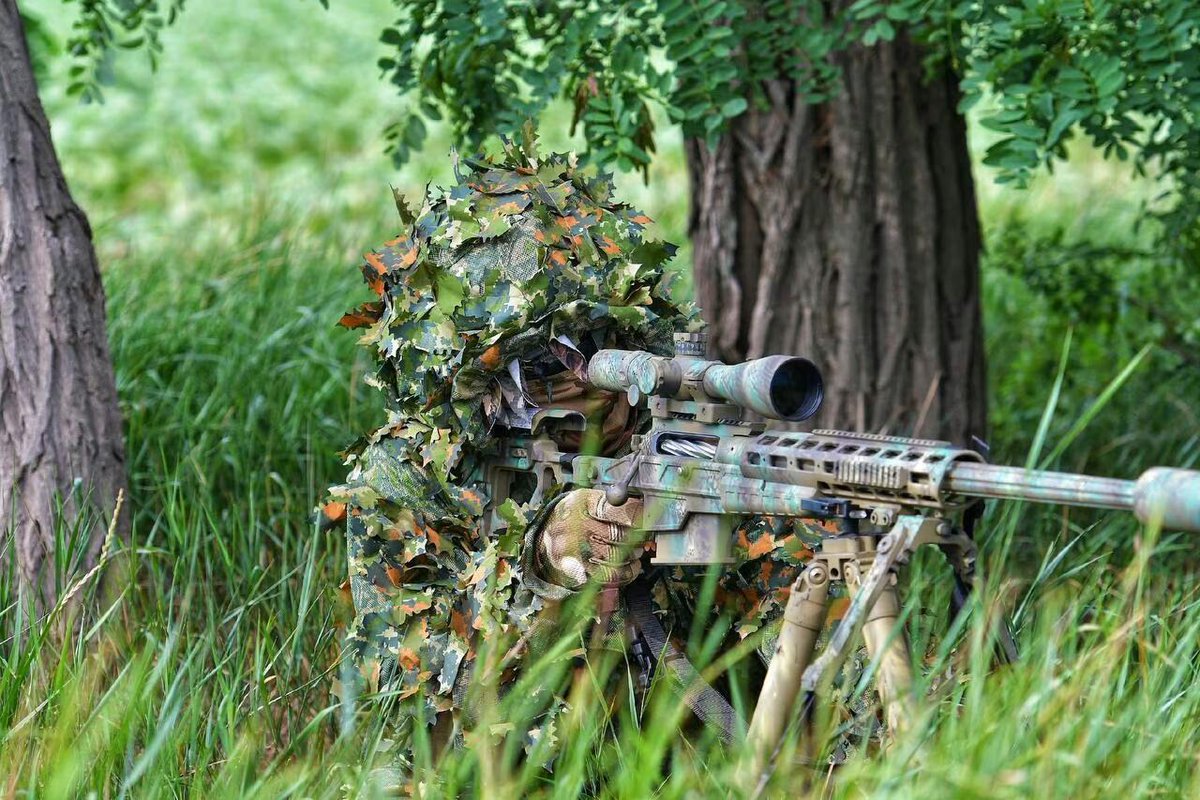 itsannacsf's tweet image. This is a photo of two Russian soldiers during an exercise; they look really cool! #tactics #tacticalequipment #tacticalclothing #militaryfans #militaryenthusiasts #military #RussianArmy