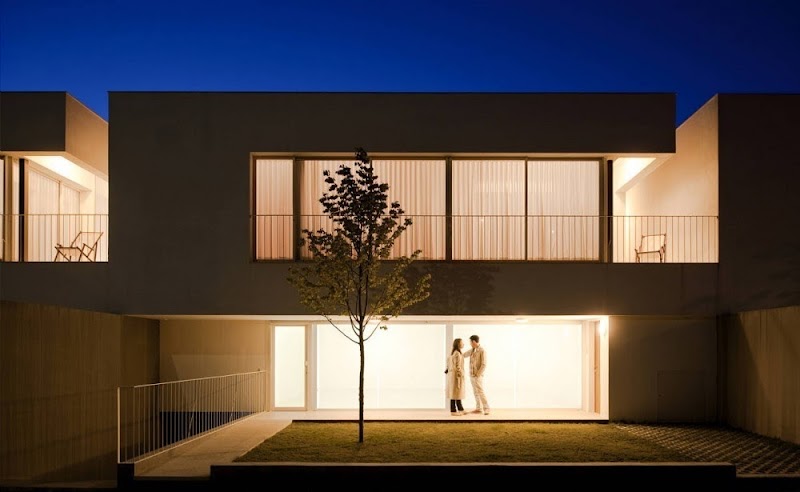 blogydeco's tweet image. Tres hermanas, tres casas y un paisaje compartido en Portugal.

En este proyecto se logra un equilibrio magistral entre la privacidad individual y la conexión familiar.

Toda la inspiración aquí: 🔗 blogydeco.blogspot.com/2019/05/casas-…

#Arquitectura #Diseño #ArchitectureLovers #Portugal