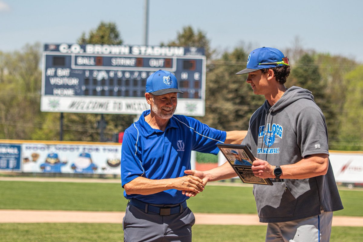 KelloggBruins's tweet photo. 🐻💙Thank you, Mr. Tom Lawrence.

Today we honored Tom for 19 years of compassion, commitment, and excellence. Thank you for putting the health and well-being of our student-athletes first, every single day. And thank you for always exemplifying what it means to be a Bruin. https://t.co/WXcCgnaufM