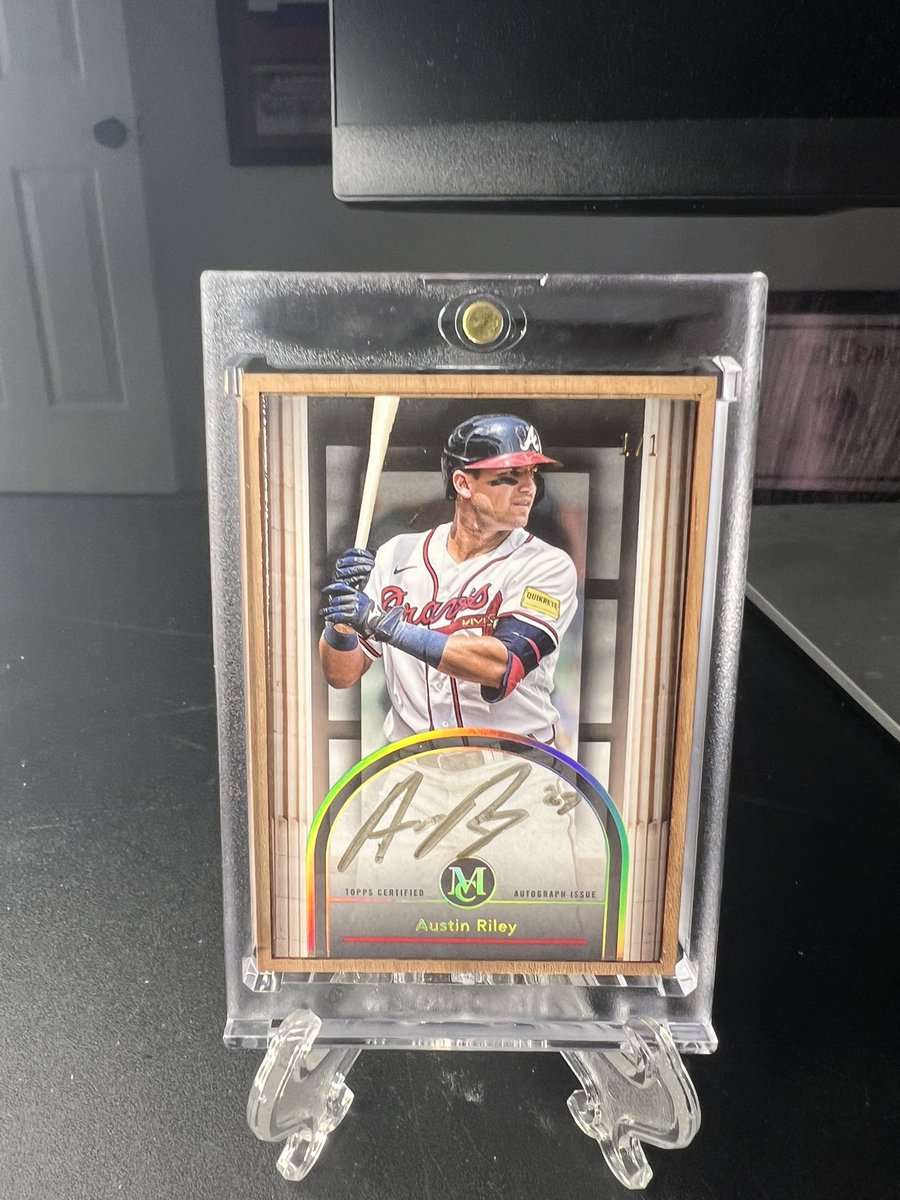 CardsChop's tweet photo. This card doesn’t suck. Always looking to add other Museum Collection wood frame 1/1s. I still need Maddux, Albies, Smoltz, Murphy, Olson Harris in the wood frame. I need Neikro, Medlen, and Teheran in the black border /5. https://t.co/dPu6vDkTIz