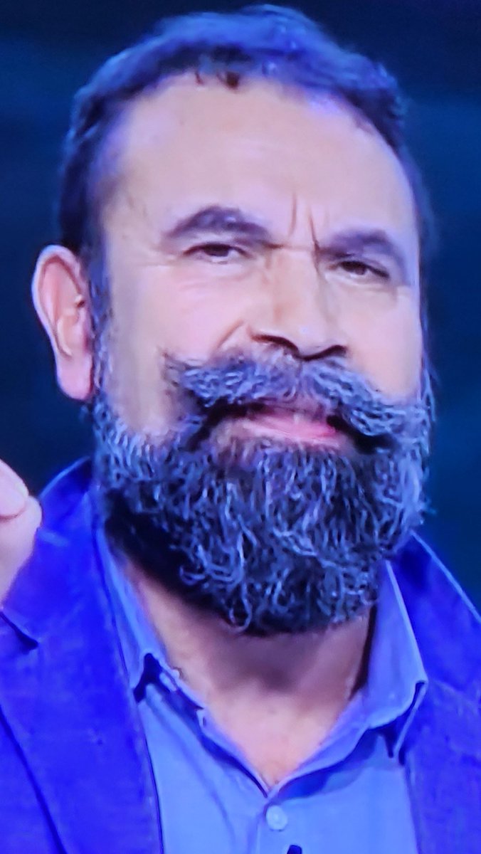 Éste energúmeno comunista agrediendo a todos los que no apoyan a Bachelet es el mejor motivo para rechazar su candidatura  a la ONU
  
#SinFiltros #SinFiltros_TV