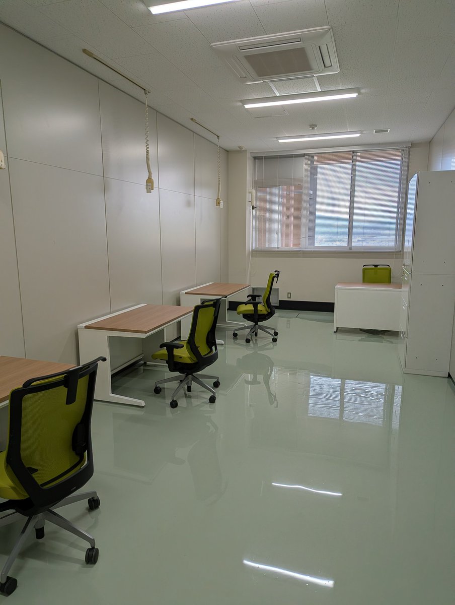 hallegamelab's tweet photo. 同志社大学の前にあるD-eggという施設に、新たな開発拠点を置くことになりました。
学生とともにヒューマノイドロボットを使ったMRゲームを作っていきます。 https://t.co/3VVDw63xVN