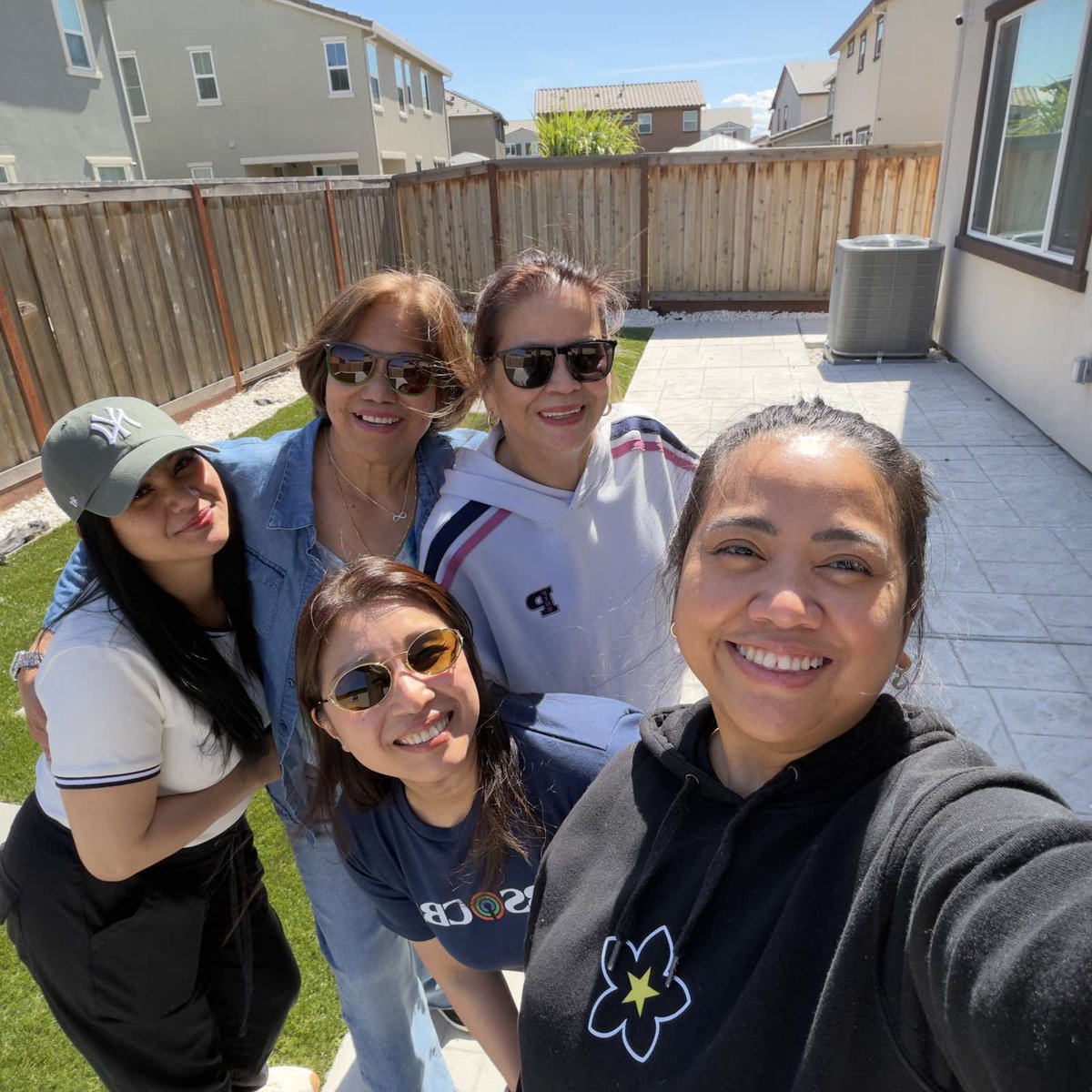 KPUniversEvents's tweet image. Our gorgeous ladies are all set for Love, KimPau in Redwood! 💓

See you, KimPau! 

@prinsesachinita | @mepauloavelino 
#KimPau | #KimChiu | #PauloAvelino