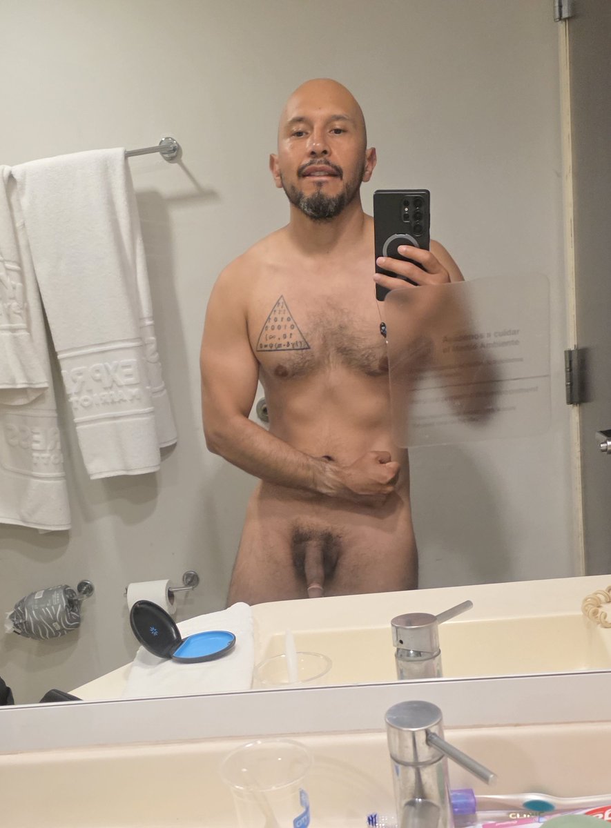 Manuce90's tweet photo. Lechuga como fresco después de un turno de 18 horas! https://t.co/ALzJkjCJGD
