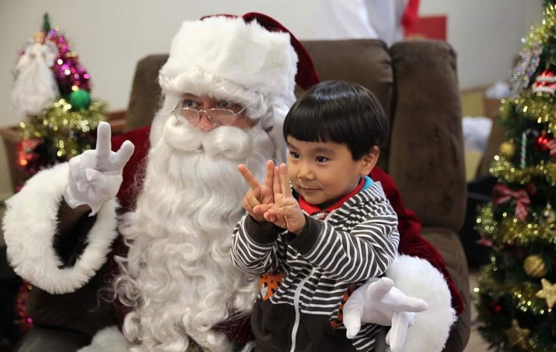 【これぞ #平和学習 】

３/１６ #辺野古沖１６人死傷転覆事故 が発生

#同志社国際高校 では、辺野古が紛争地のように間違った認識で平和学習

しかし住民と海兵隊は、日頃の草刈りや清掃など、日常的に交流しています

キャンプ・シュワブでのクリスマス会には住民３００人を招待するほどです🇯🇵🇺🇸