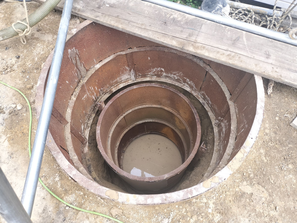 chikaido's tweet photo. 久々にXにポストします💦
現場が忙しくてなかなかブログ更新もままならなくなりました😅
現在は昔ながらの掘井戸を掘削しています～
なかなかの難工事・・・
がんばります https://t.co/sSLLb2TBjw