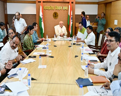 MeitY_NICSI's tweet image. NeVA House Committee meeting of Madhya Pradesh Vidhan Sabha held on 22 Apr 2026 under Hon’ble Speaker Shri Narendra Singh Tomar.
Discussions focused on NeVA implementation. ₹29.85 Cr project (by NICSI &amp;amp; NIC) nearing completion; MLA trainings done via NSK.
#madhyapradesh #NIC