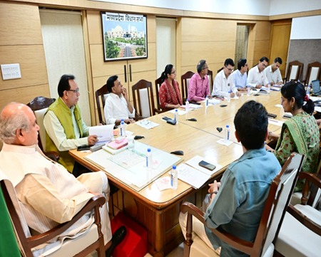 MeitY_NICSI's tweet image. NeVA House Committee meeting of Madhya Pradesh Vidhan Sabha held on 22 Apr 2026 under Hon’ble Speaker Shri Narendra Singh Tomar.
Discussions focused on NeVA implementation. ₹29.85 Cr project (by NICSI &amp;amp; NIC) nearing completion; MLA trainings done via NSK.
#madhyapradesh #NIC