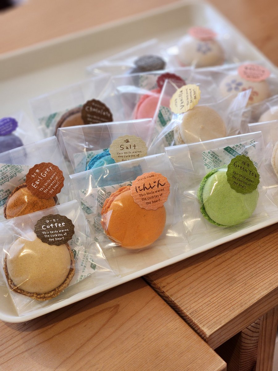 本日は店舗販売日です😆💕
おすすめ
カラフルマカロン🌈
ピーナッツガレットブルトンヌ🥜

本日、
生菓子はありませんので、ご了承ください。

#スイーツアツミ
#お菓子 
#お菓子作り 
#お菓子作り好きな人と繋がりたい 
#マカロン