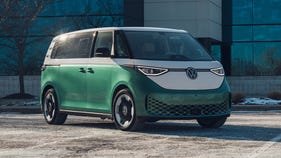 AmazingChevVolt's tweet image. CLEAN ENERGY RETORT✓ /
DEEPER /

    Heads Up All, The Newly Refined Gen 2 @VWGroup / @VW #IDBuzz - #NextGenIDBuzz Has Been Revealed By @CarAndDriver! (1) 

     Almost Better N Every Way Soon Going Into Production As A Stunning MY 2027 #ElectricVan As Your Dealer s' Promotional