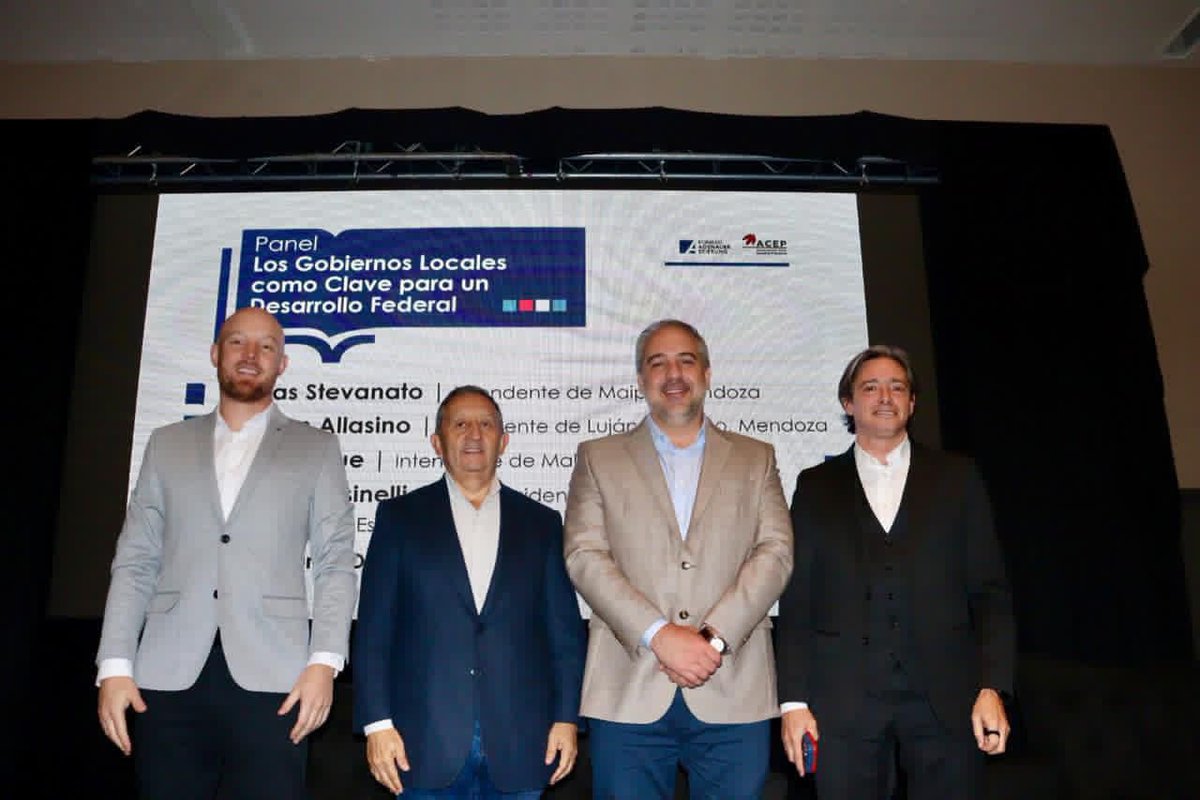 AgendaCAF's tweet photo. Nuestro vicepresidente de Programación Estratégica, @chrisasinelli participó en Mendoza del panel “Los Gobiernos Locales como Clave para un Desarrollo Federal”, junto a los intendentes Matías Stevanato (Maipú), Esteban Allasino (Luján de Cuyo) y Celso Jaque (Malargüe), en el marco de la Cátedra Konrad Adenauer organizada por @ACEPArgentina y la @KASArgentina. Los gobiernos subnacionales, motores del desarrollo territorial.

El trabajo con ciudades e intendencias es un eje estratégico de CAF: las políticas que transforman la vida cotidiana de los vecinos se diseñan y ejecutan en el territorio. Acompañamos a los municipios de América Latina y el Caribe con financiamiento, cooperación técnica y soluciones innovadoras.