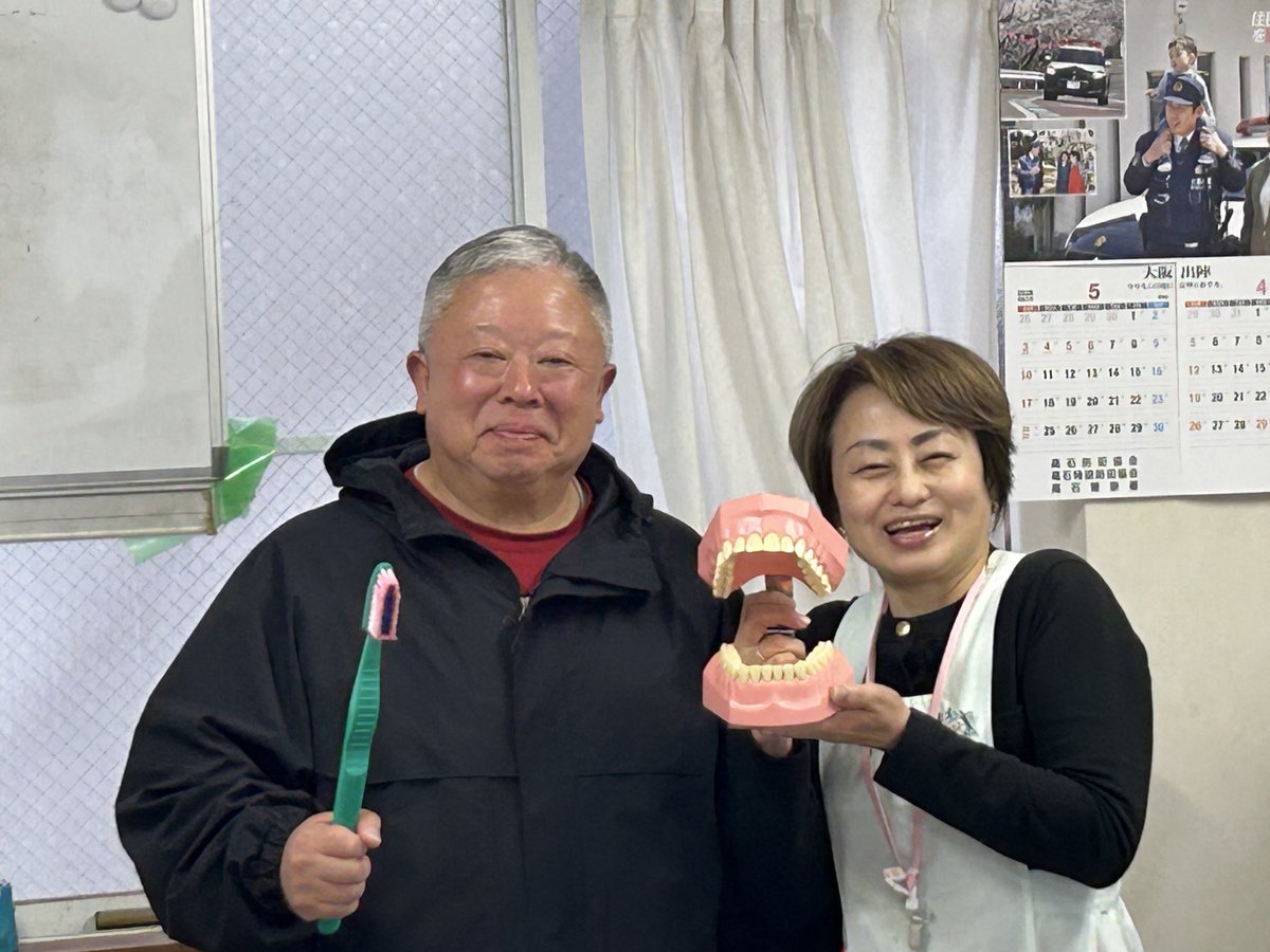 morihakuei's tweet photo. 23日六区自治会コミュニティカフェ浜千鳥を開催しました。オーラルフレイルを予防の趣旨で社会福祉協議会と歯科衛生士の安栗さんから加齢に伴う口の虚弱予防のレクチャーを受けました。面白かったです。#オーラルフレイル #コミュニティカフェ #社会福祉協議会 #高石市議会議員森はくえい #介護予防 https://t.co/xuppujL4yn