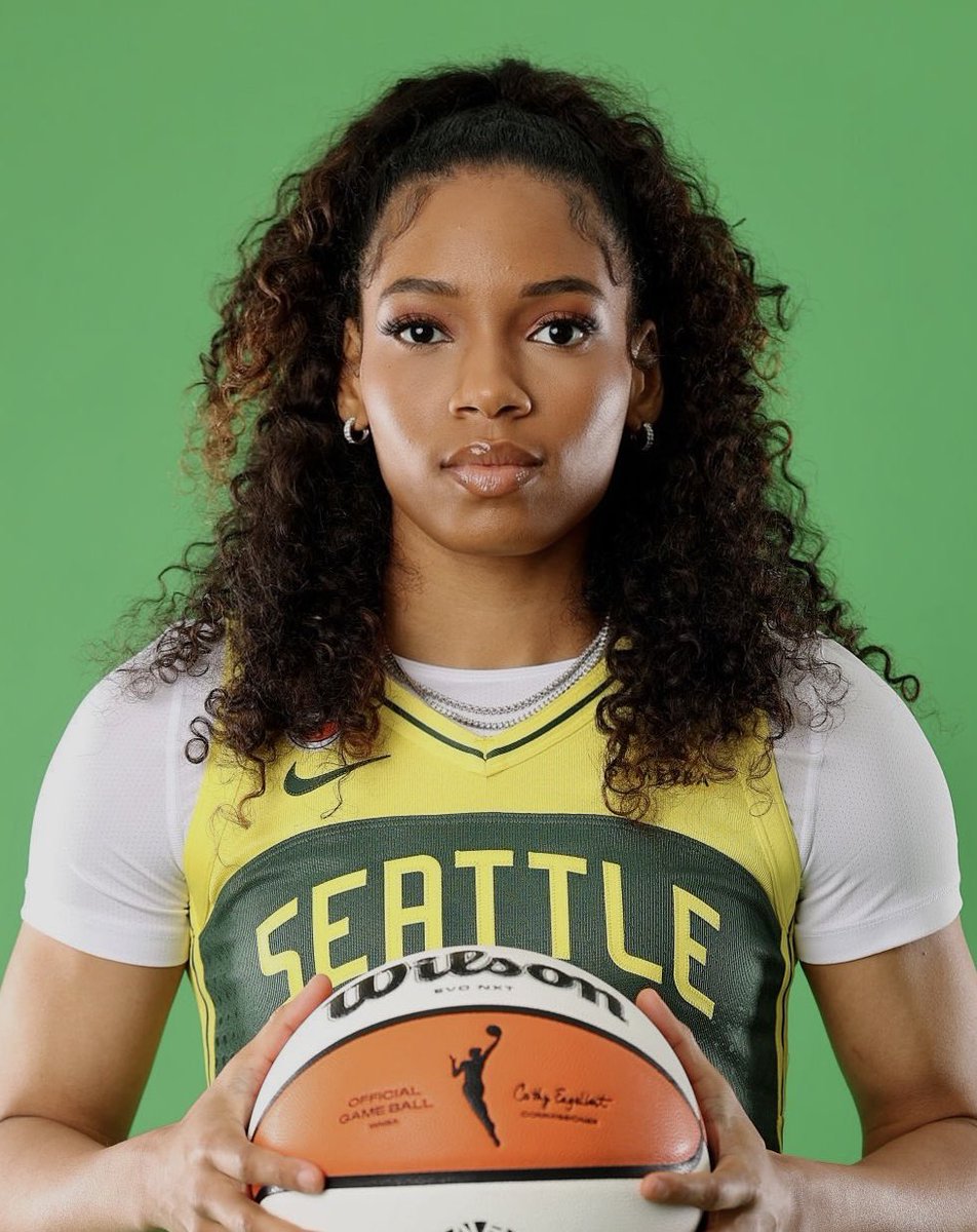 I talk hoops 🏀 tweet media
