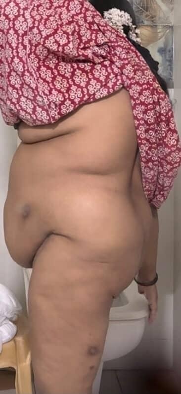 UNGA_PURUSHAN22's tweet photo. FOLLOWER AMMA SEMA KOLUBTHA MUNDA ORU NAAL VACHI OKANUM 🥵💦 https://t.co/oH29Vm9lKL