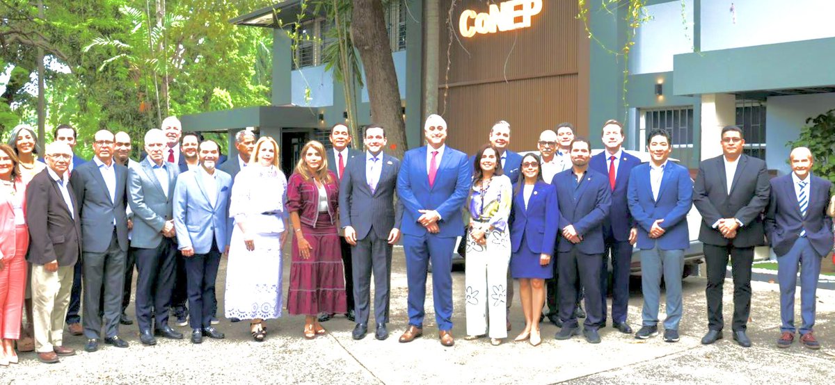 KwPulso's tweet photo. El TPC con Estados Unidos y minería, fueron dos de los temas abordados por Kevin Cabrera, @USAmbassadorPAN, en su reciente visita a @CONEPPanama.

Expliqué los detalles en el noticiero matutino de @nexnoticias, junto a @FernandoCorreaJ 

Enlace 👀 ⬇️

https://t.co/SNGUwa7otz https://t.co/4vMBU6fyHn